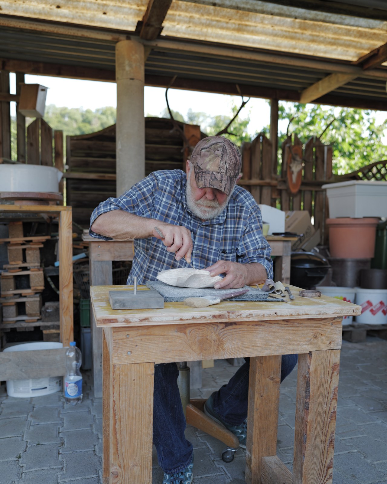 Peter Gertiser in seiner Werkstatt
